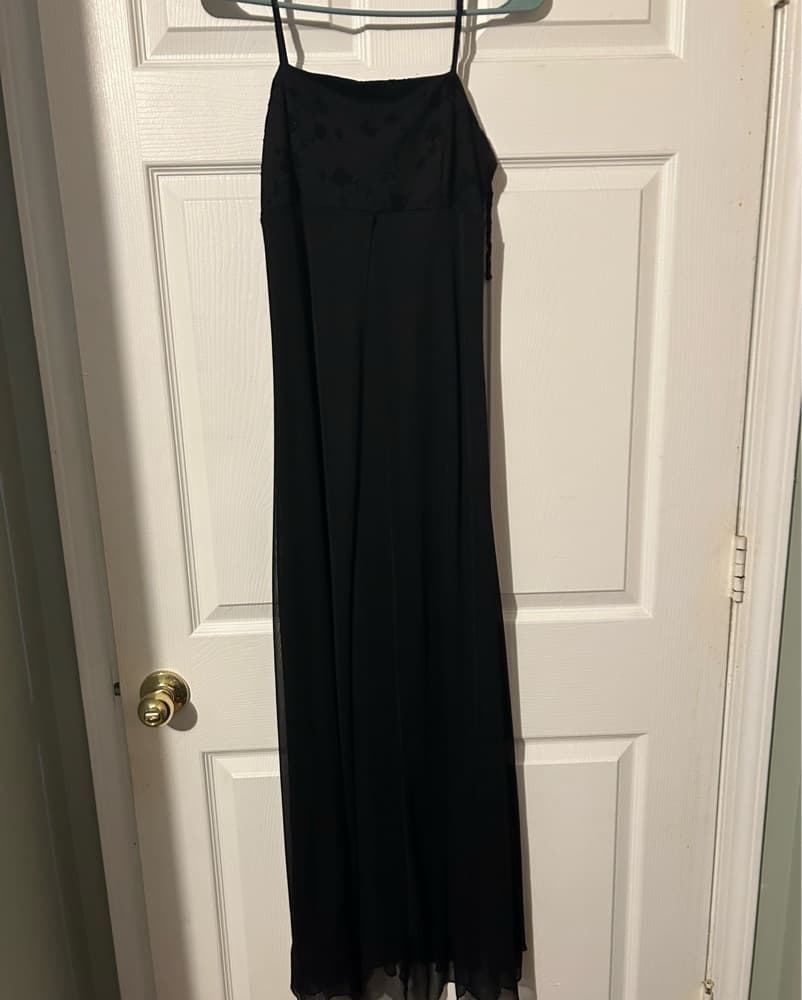 black sleeveless chiffon formal Gown - Image 1