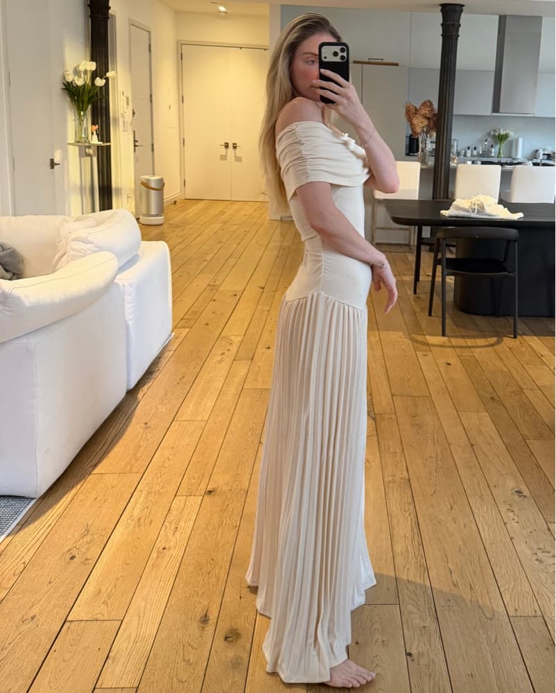 Elegant Off-the-Shoulder Pleated Maxi Dress - Image 2