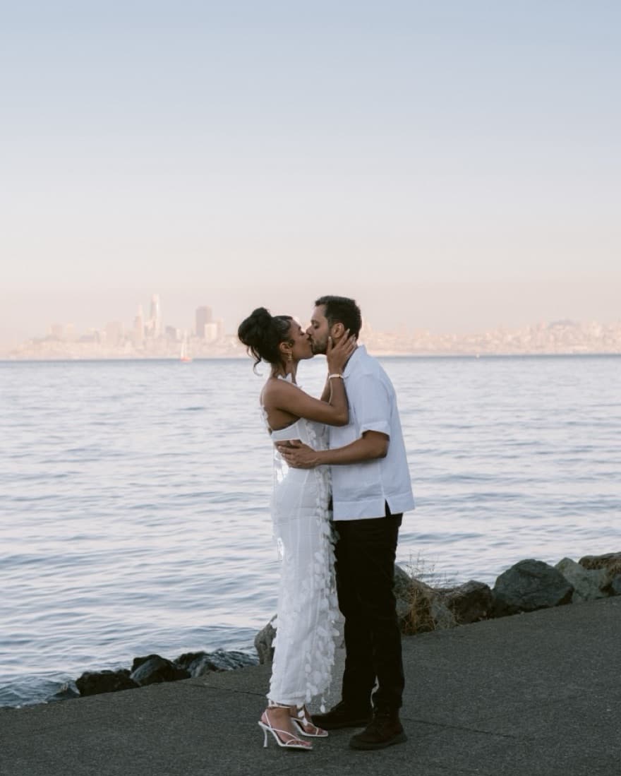 Elegant Beachside Bridal Ensemble - Image 5
