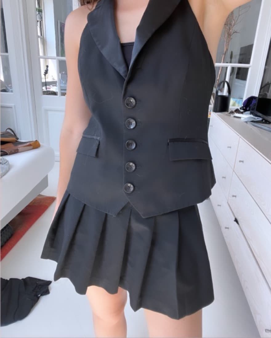 Aritzia Pleated Skirt - Image 4