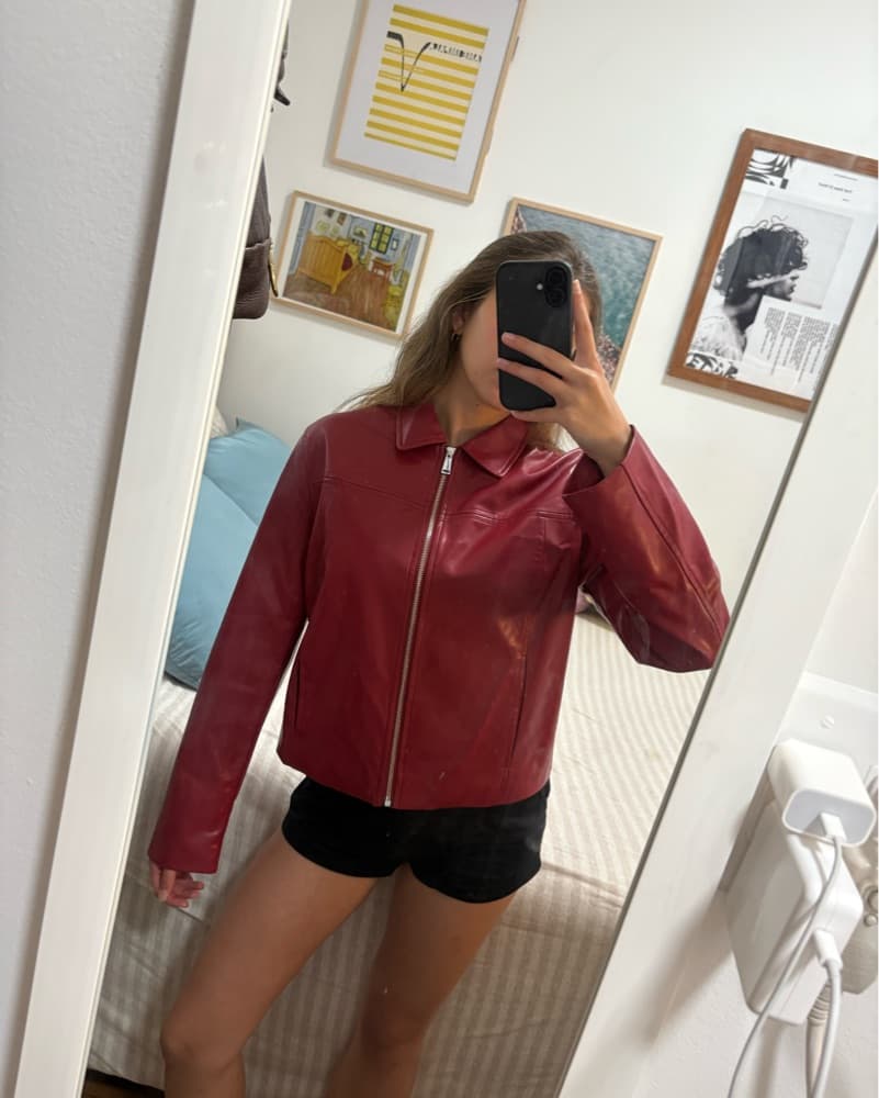 Chic Maroon Leather Jacket - Image 2