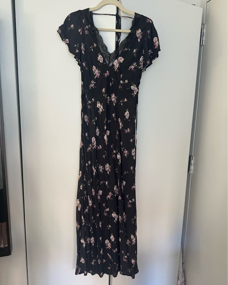 Floral Maxi Dress with Lace Trim - Image 4