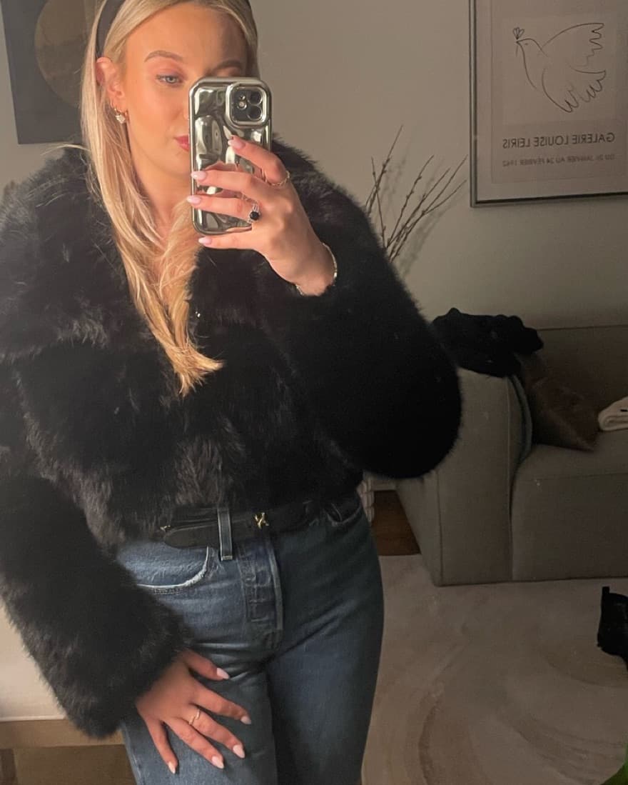 Cropped Faux Fur Jacket - Image 4
