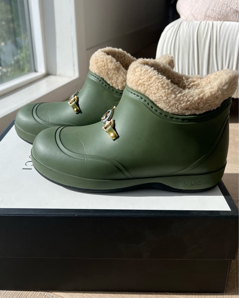 Gucci Fur-Lined Green Rubber Boots - Image 2