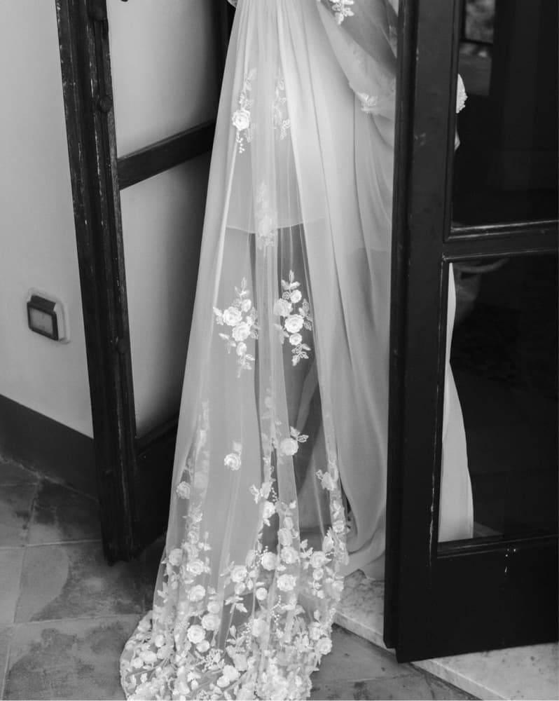 Amara Lace Bridal Robe  - Image 2