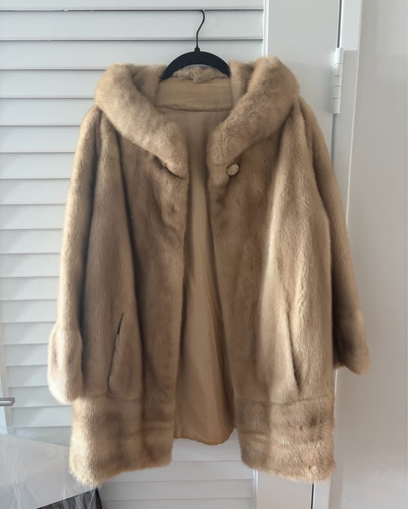 Real Fur - Vintage Coat - Image 2
