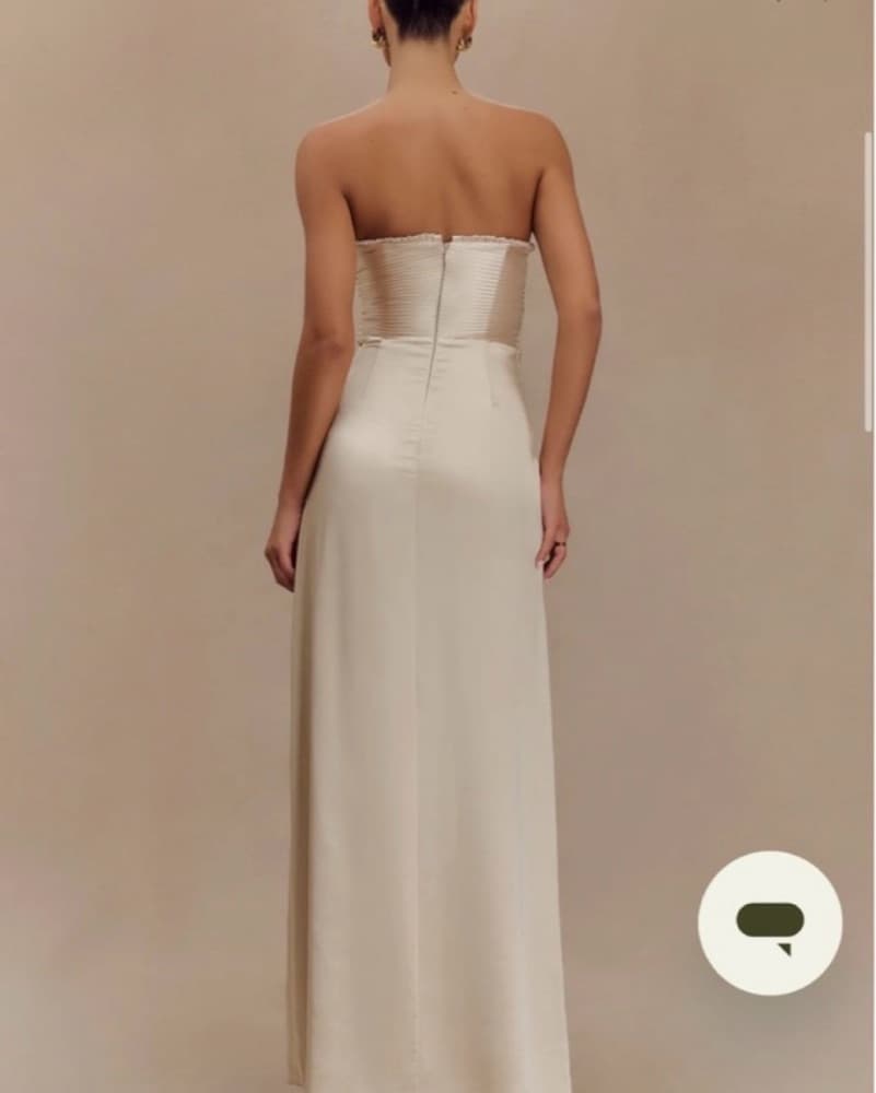 Elegant Strapless Satin Gown - Image 2