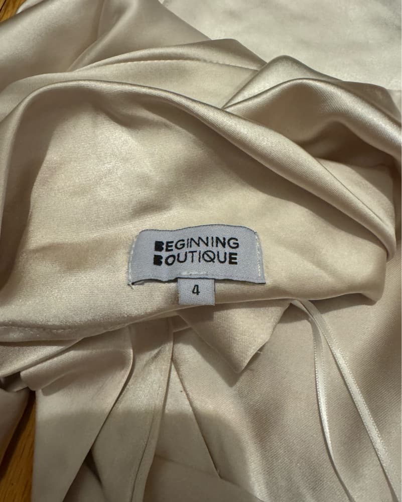 Off-White Satin Cocktail Dress - Image 4