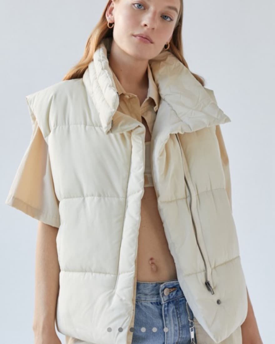 UO Corrine Snap Puffer Vest - Image 5