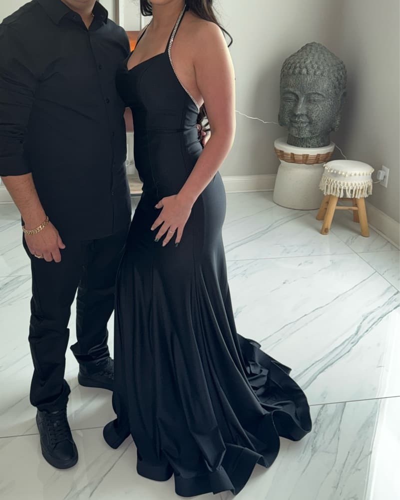 Captivating Satin Gown with Alluring Silhouette - Image 2