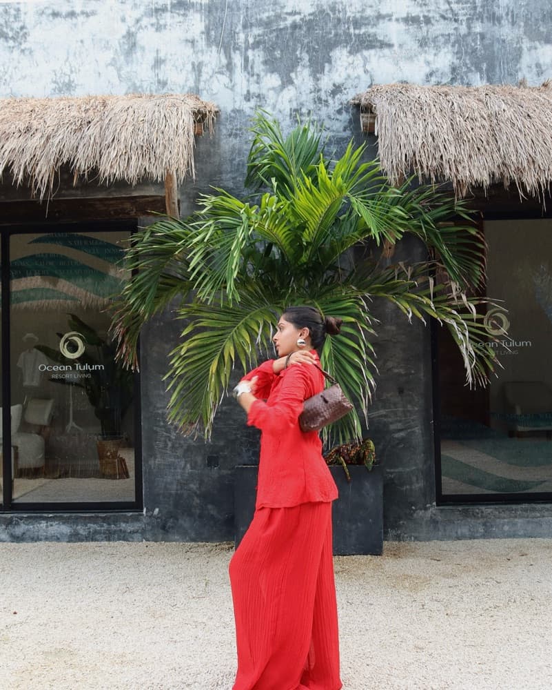 Red Vacation Set - Image 2