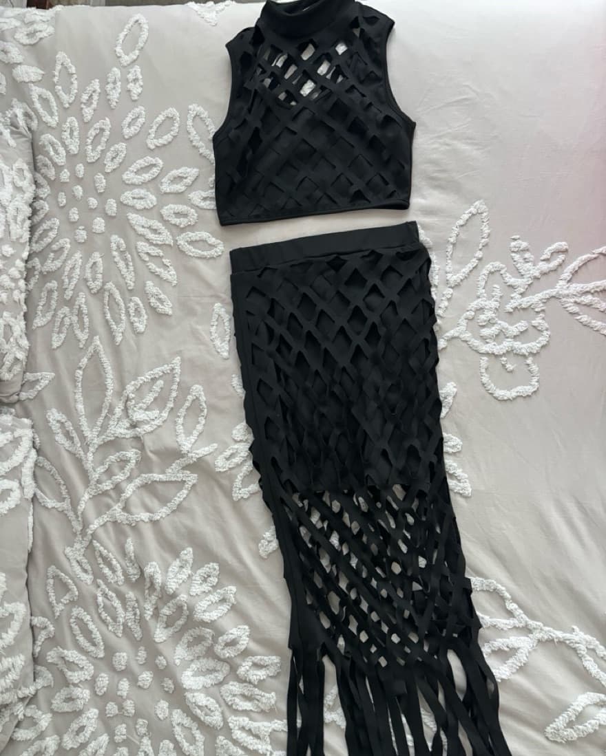 Chic Black Cutout Midi Dress - Image 3