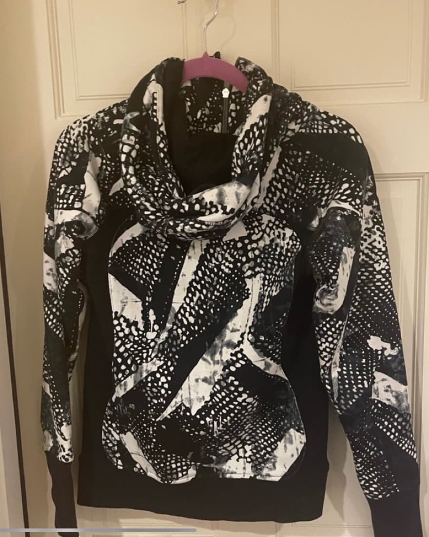 Lululemon scuba Hoodie  - Image 3