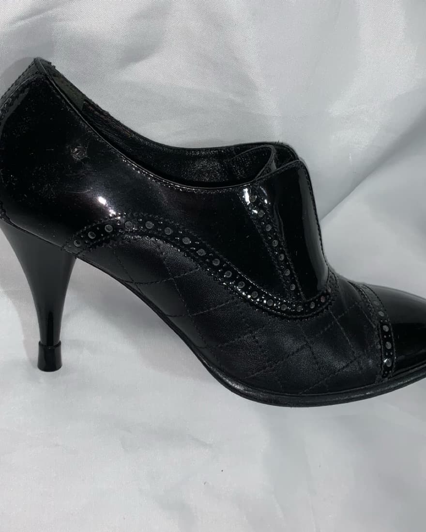 CHANEL size 39.5 quilted cap toe OXFORD - Image 3
