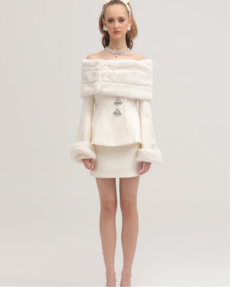 Luxurious Black Fur Jacket And Skirt - Image 2