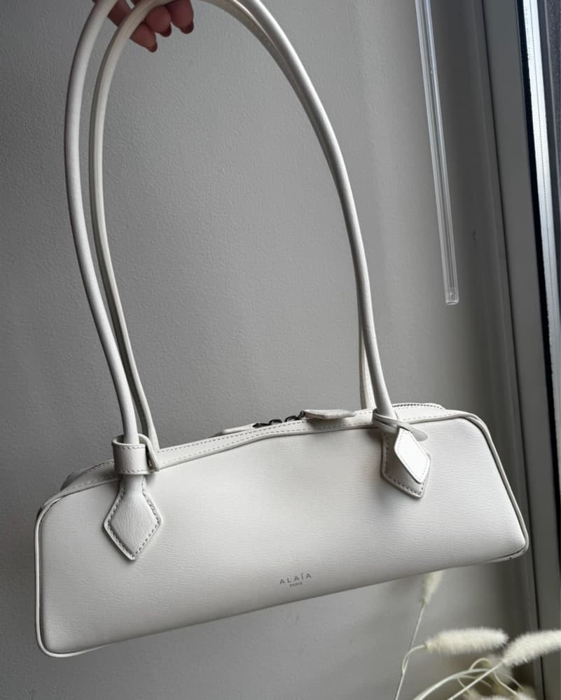 Alaia Shoulder Bag - Image 6