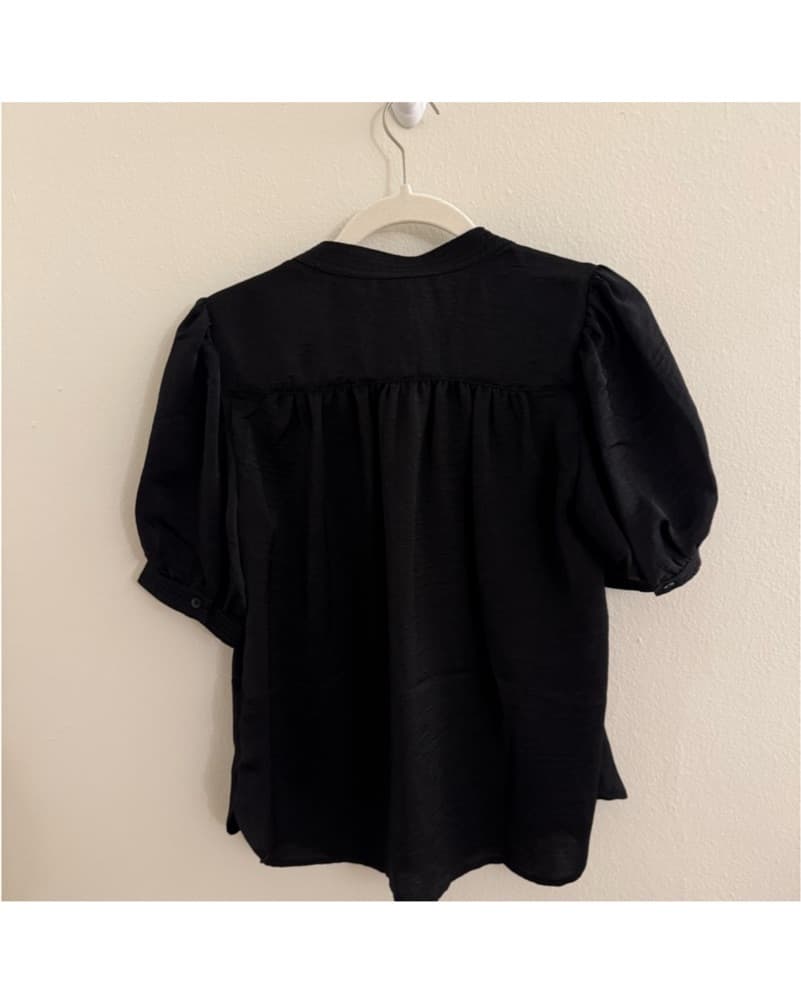Banana Republic Black Women's Blouse - Image 2