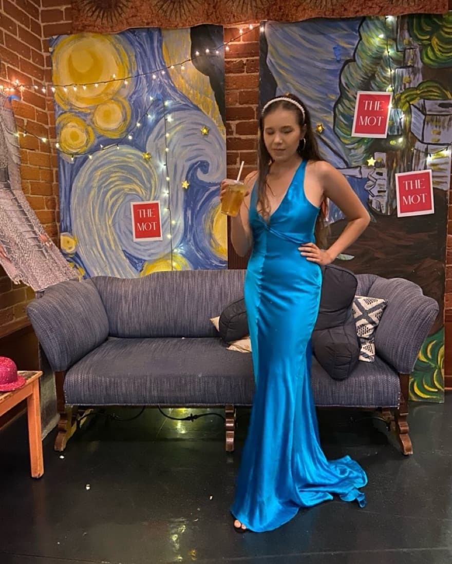 Elegant V-Neck Mermaid Halter Dress - Image 2