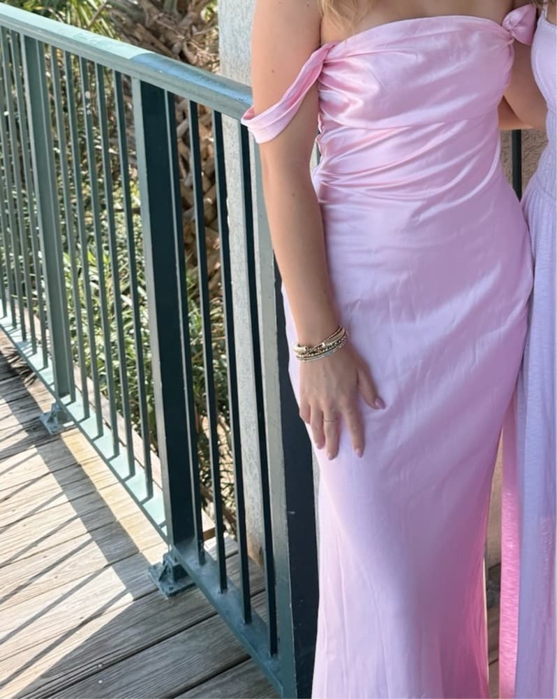 Elegant Off-Shoulder Pink Gown - Image 3