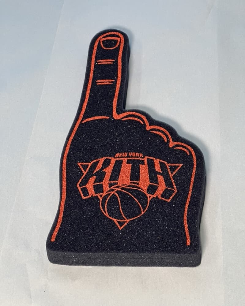 Knicks foam finger Halloween costume - Image 2