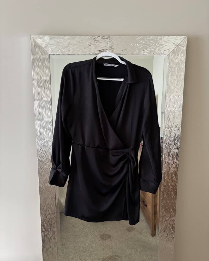 Chic Black Wrap Dress - Image 3