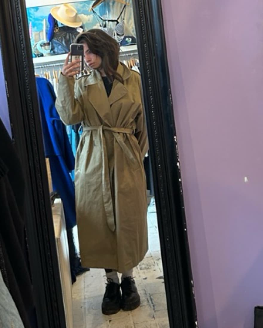 Versatile Tan Trenchcoat - Image 1