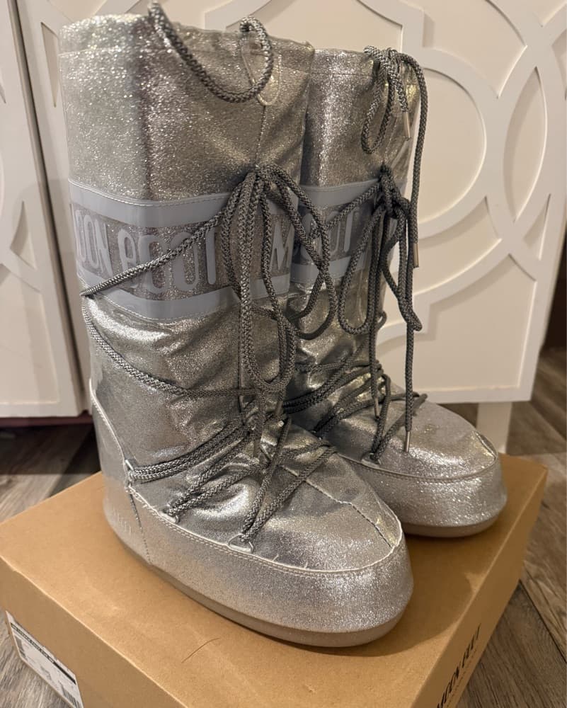 Silver Glitter Moon Boot Size 8-9.5 - Image 2