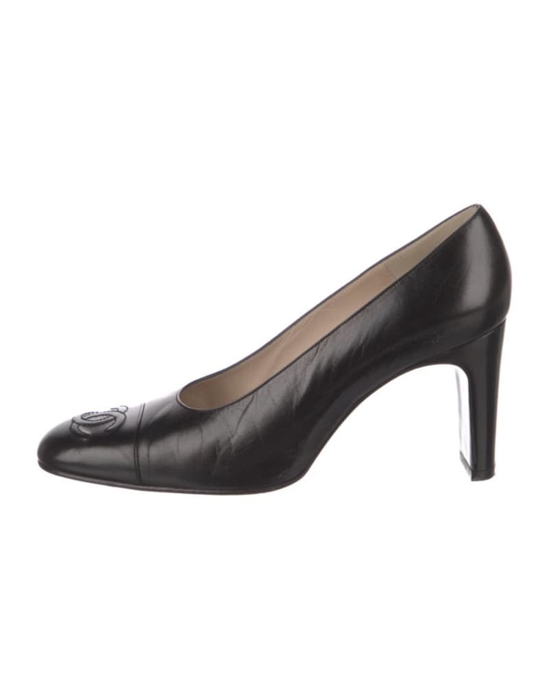 Elegant Chanel Black Pumps - Image 2