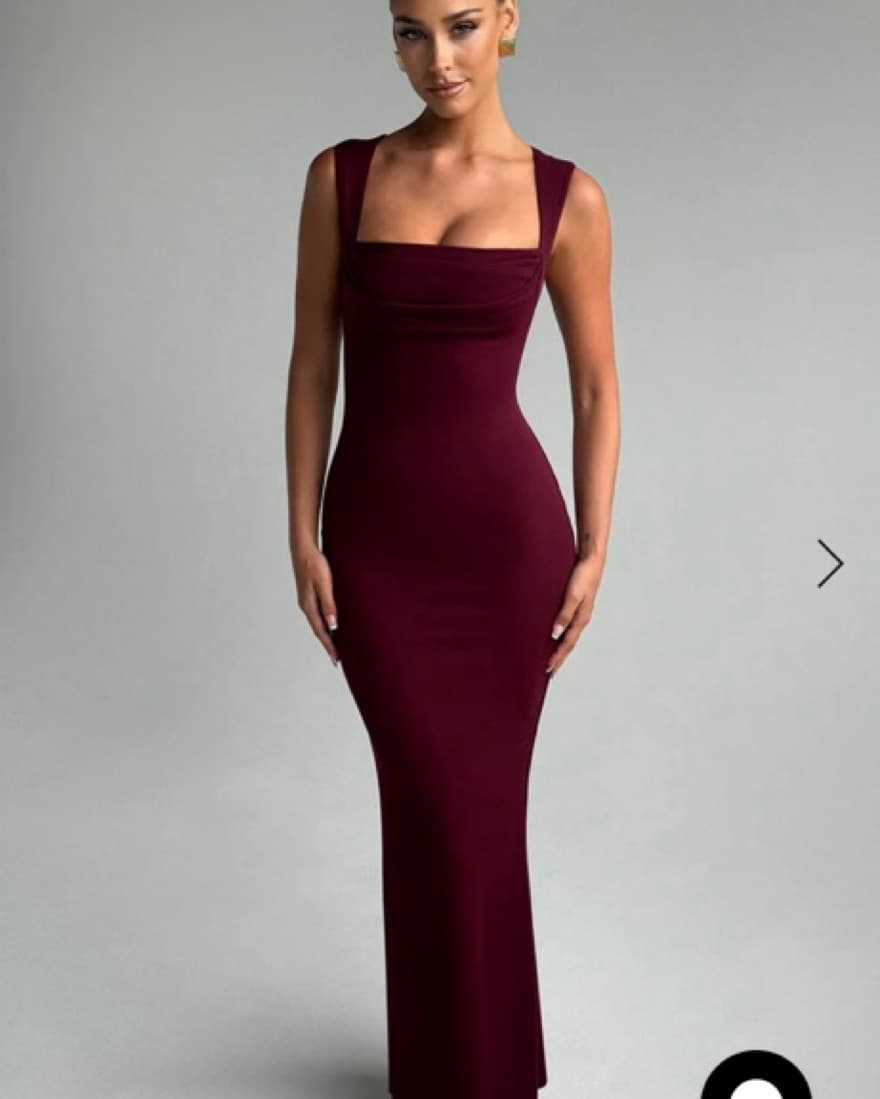 Elegant Burgundy Bodycon Gown - Image 1