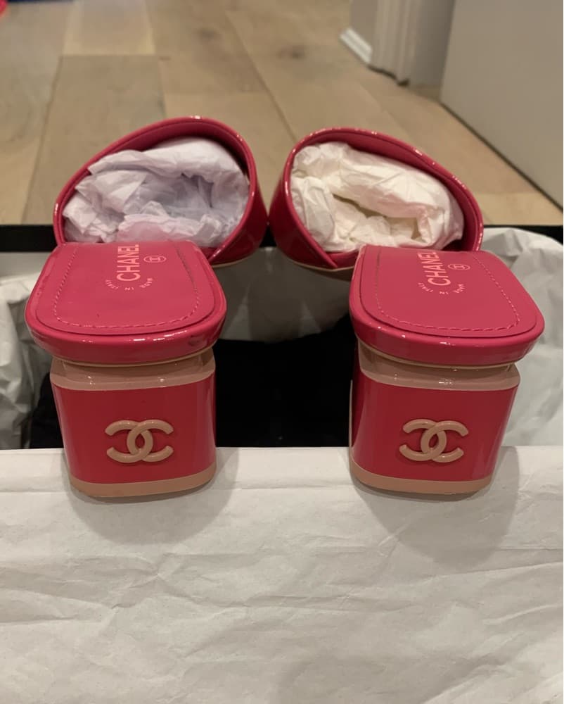 Chanel Glossy Slide Sandals - Image 3