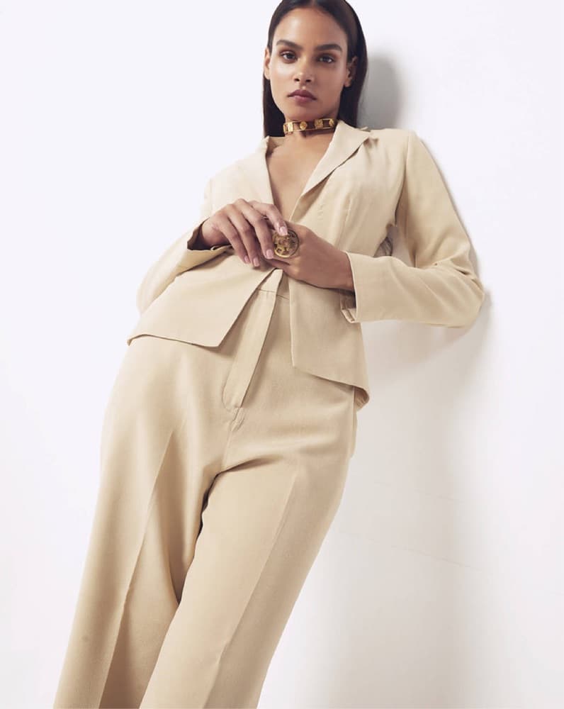 Chic Beige Pantsuit with Flair - Image 3