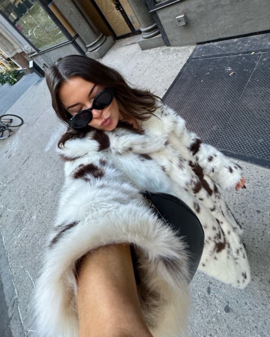Faux fur mob wife printed coat - Image 5