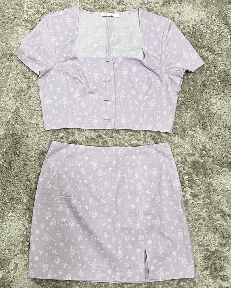 Stylish Floral Crop Top and Matching Skirt Set - Image 2
