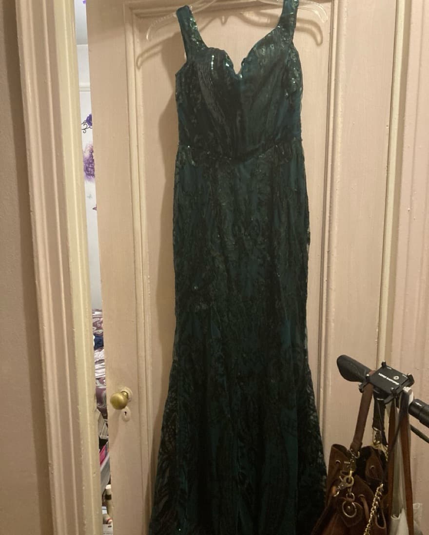 Emerald Green ball gown prom dress - Image 4