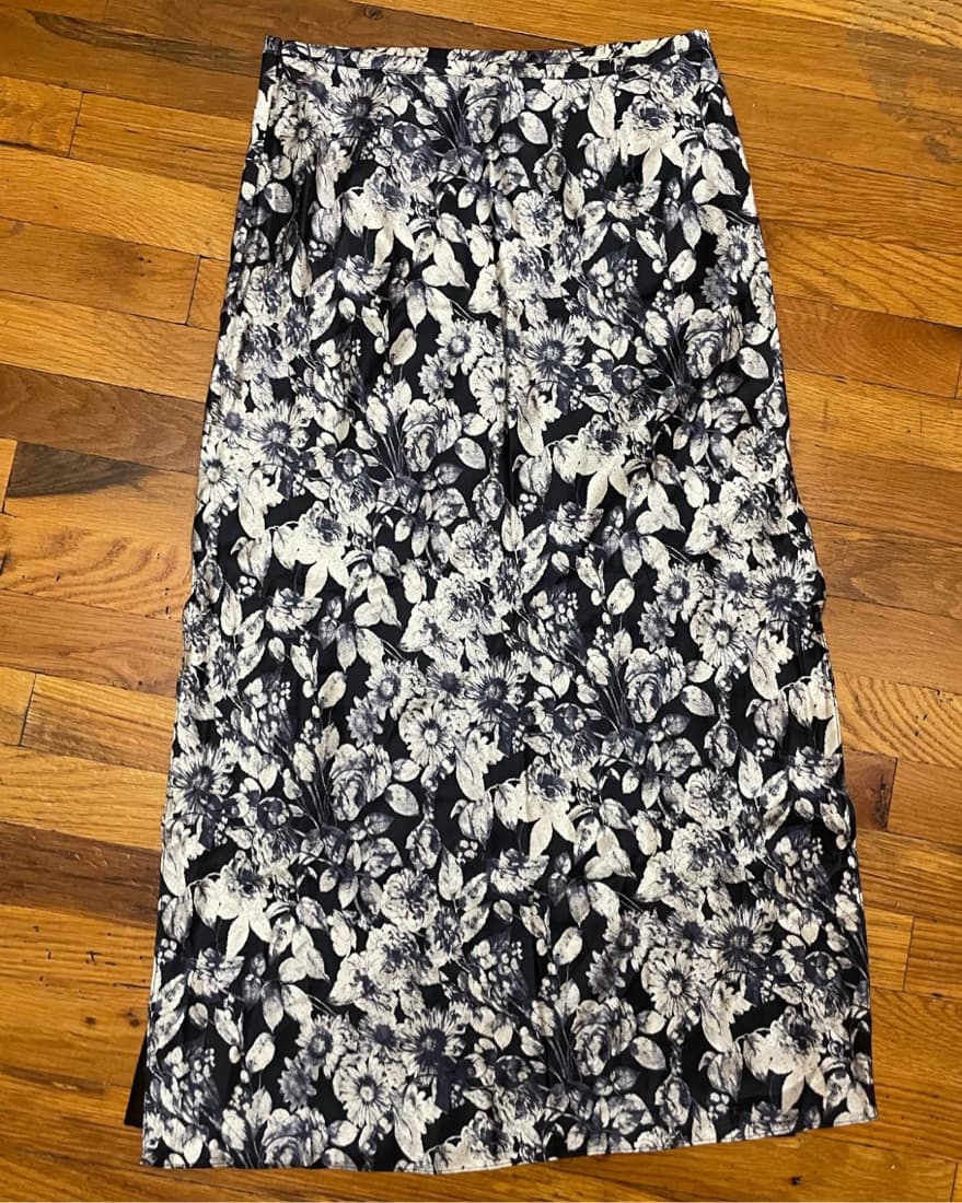 Cinq à Sept Black Floral Skirt Size 4  - Image 3