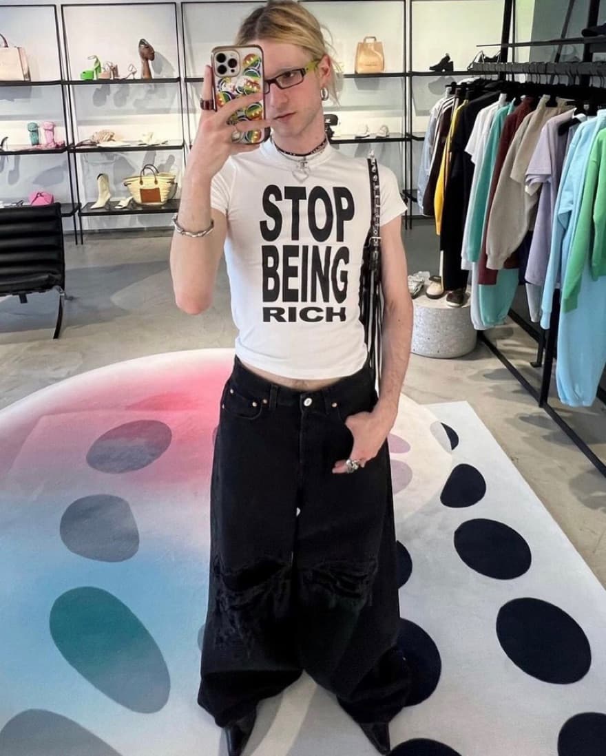 VETEMENTS STOP BEING RICH FITTED T-SHIRT - Image 4