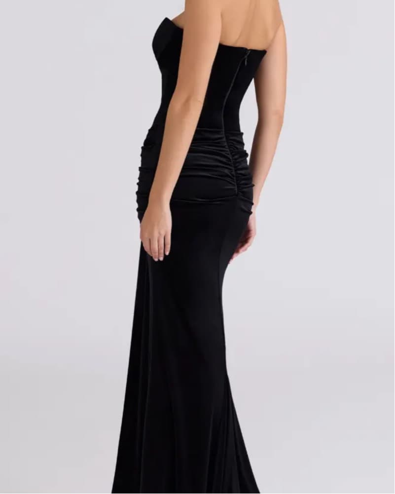 Elegant Black Velvet Gown - Image 2