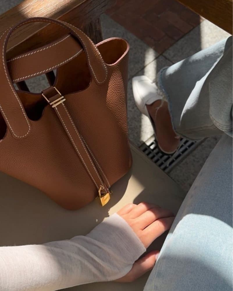 Hermes Chic Camel Leather Tote Bag - Image 3
