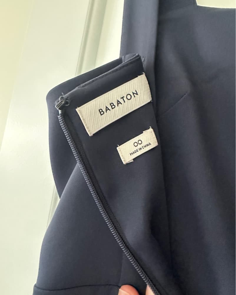 Elegant Navy Blue Babaton Aritzia Midi - Image 2