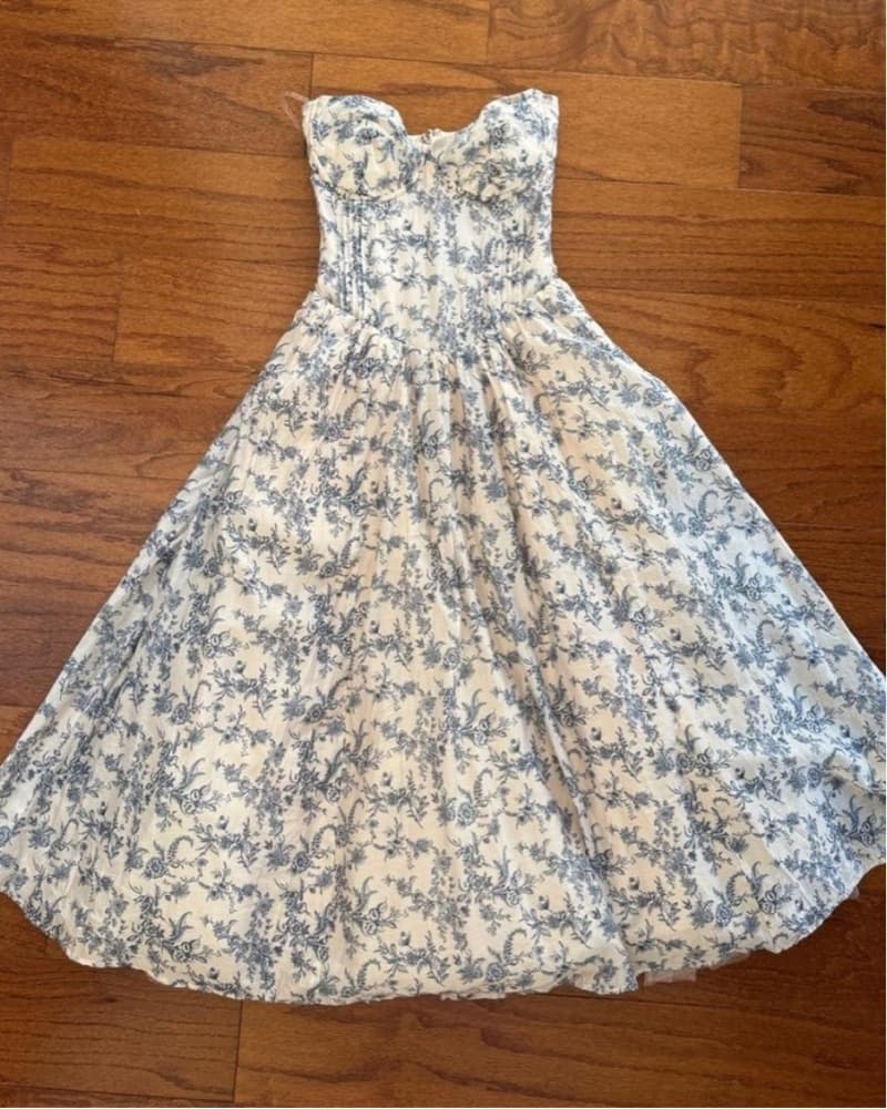 Gorgeous Floral Strapless Dress - Image 3