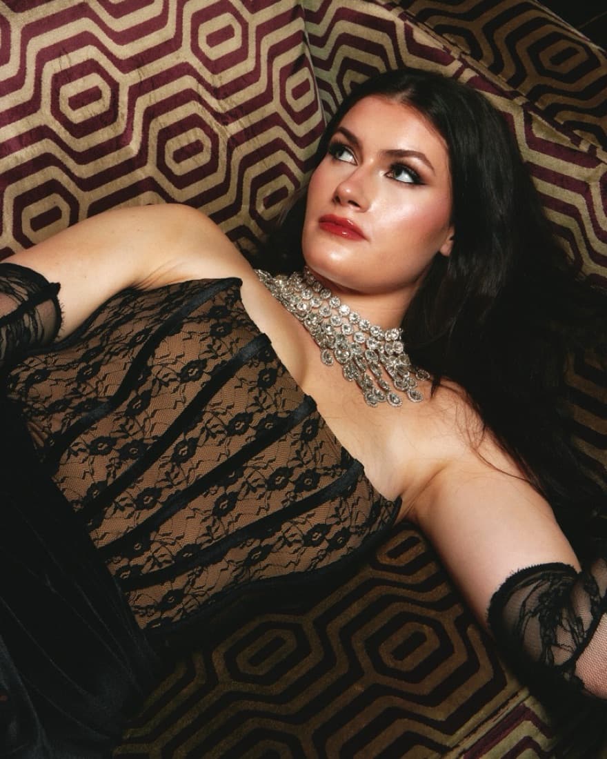 Miss Circle  Black Velvet Corset  - Image 3