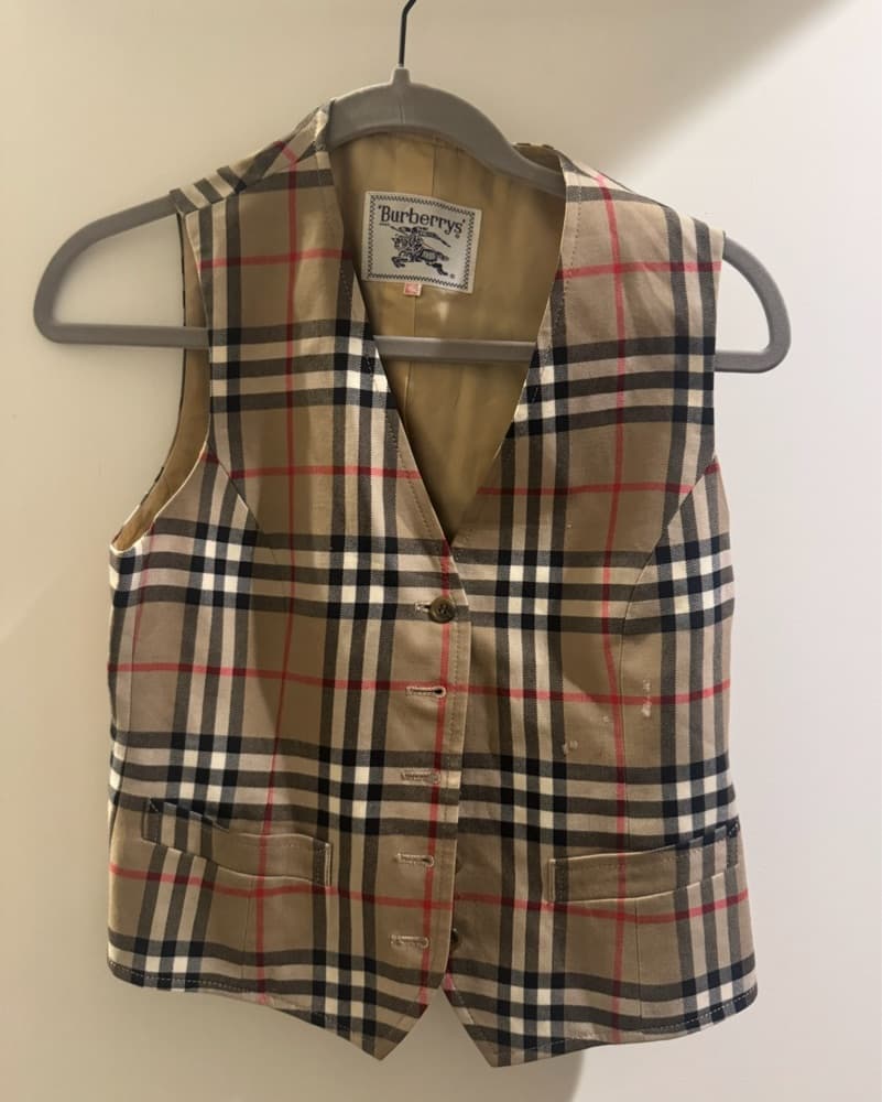 Chic Burberry Plaid Vest - Image 4