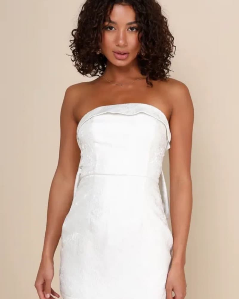 Elegant White Strapless Dress - Image 1