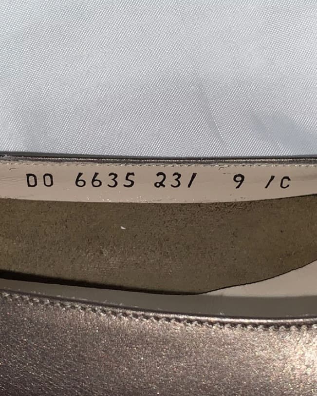 SALVATORE FERRAGAMO size 39 MINT! - Image 4