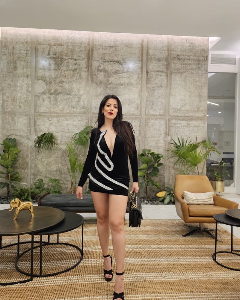 Alluring Velvet Bodycon Dress - Image 2
