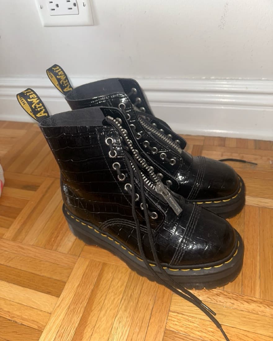 DR MARTENS PATENT CROCODILE PLATFORMS - Image 1