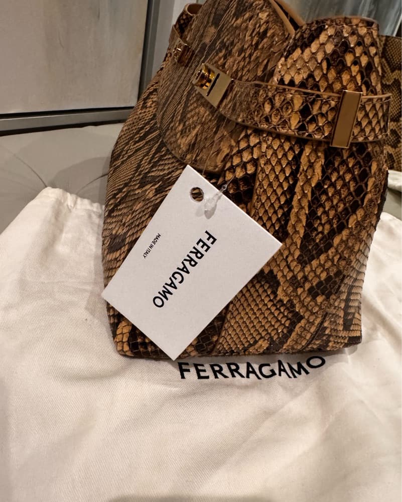 Striking Ferragamo Snake-Print Handbag - Image 3