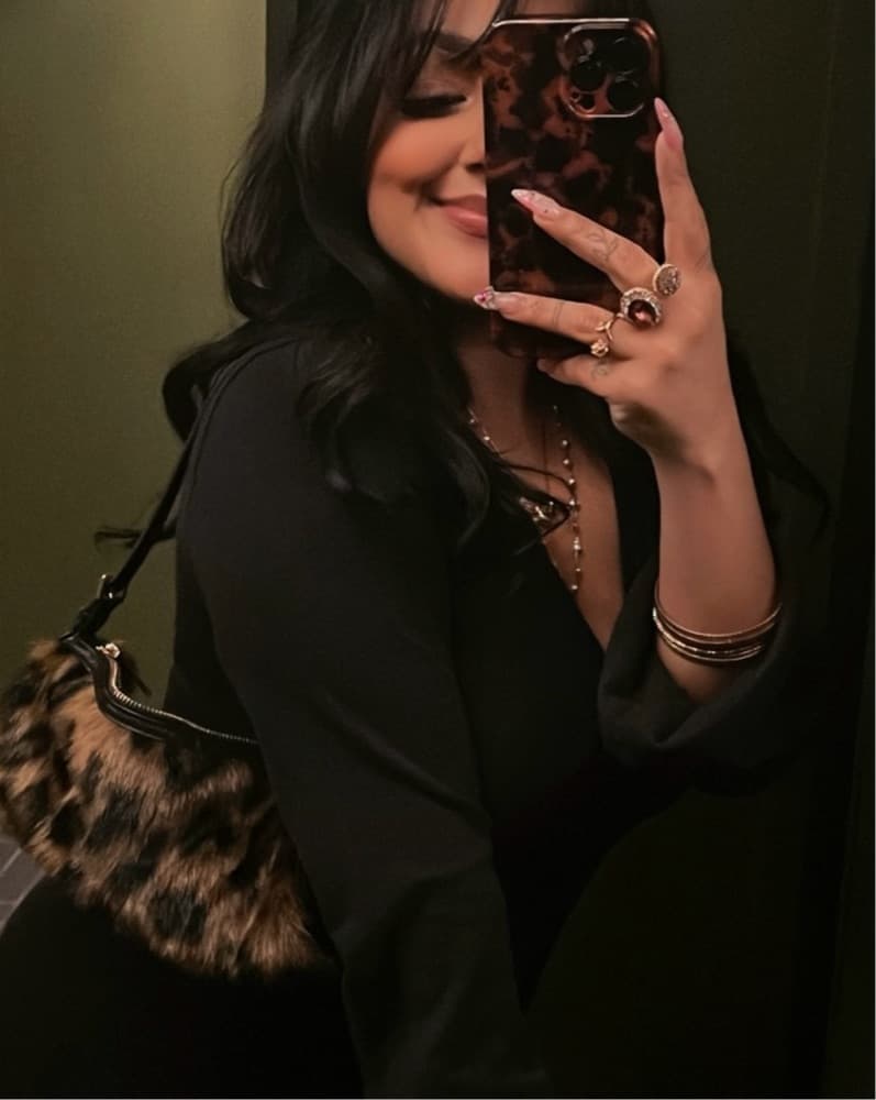 Chic Leopard Print Faux Fur Clutch - Image 1