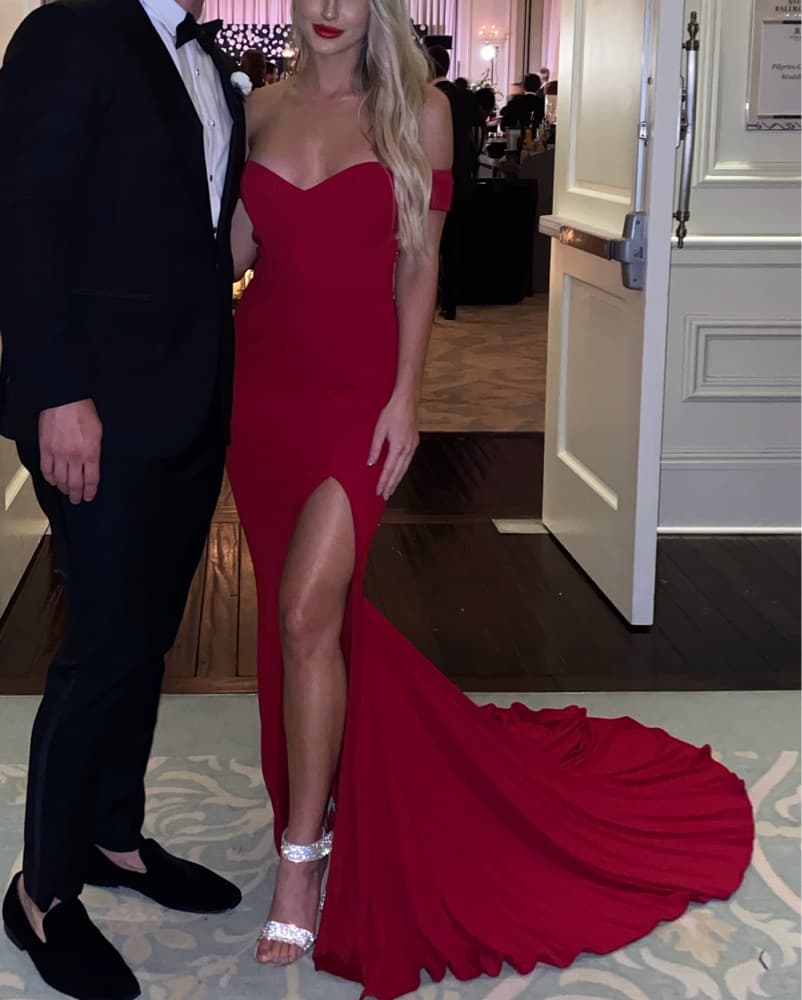 Red Gown - Image 3