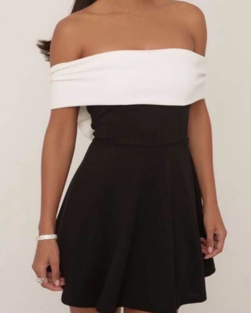 Elegant Off-the-Shoulder Black Dress - Image 2